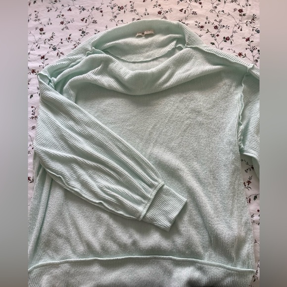 Free People Oversized Off the Shoulder Sweater - Picture 3 of 4